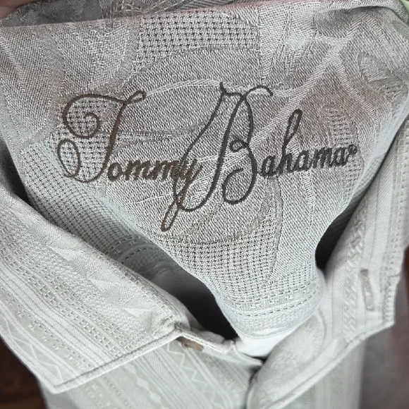 Tommy Bahama Leaf Patterned Grey Button Down Shirt, Medium - Picture 5 of 9